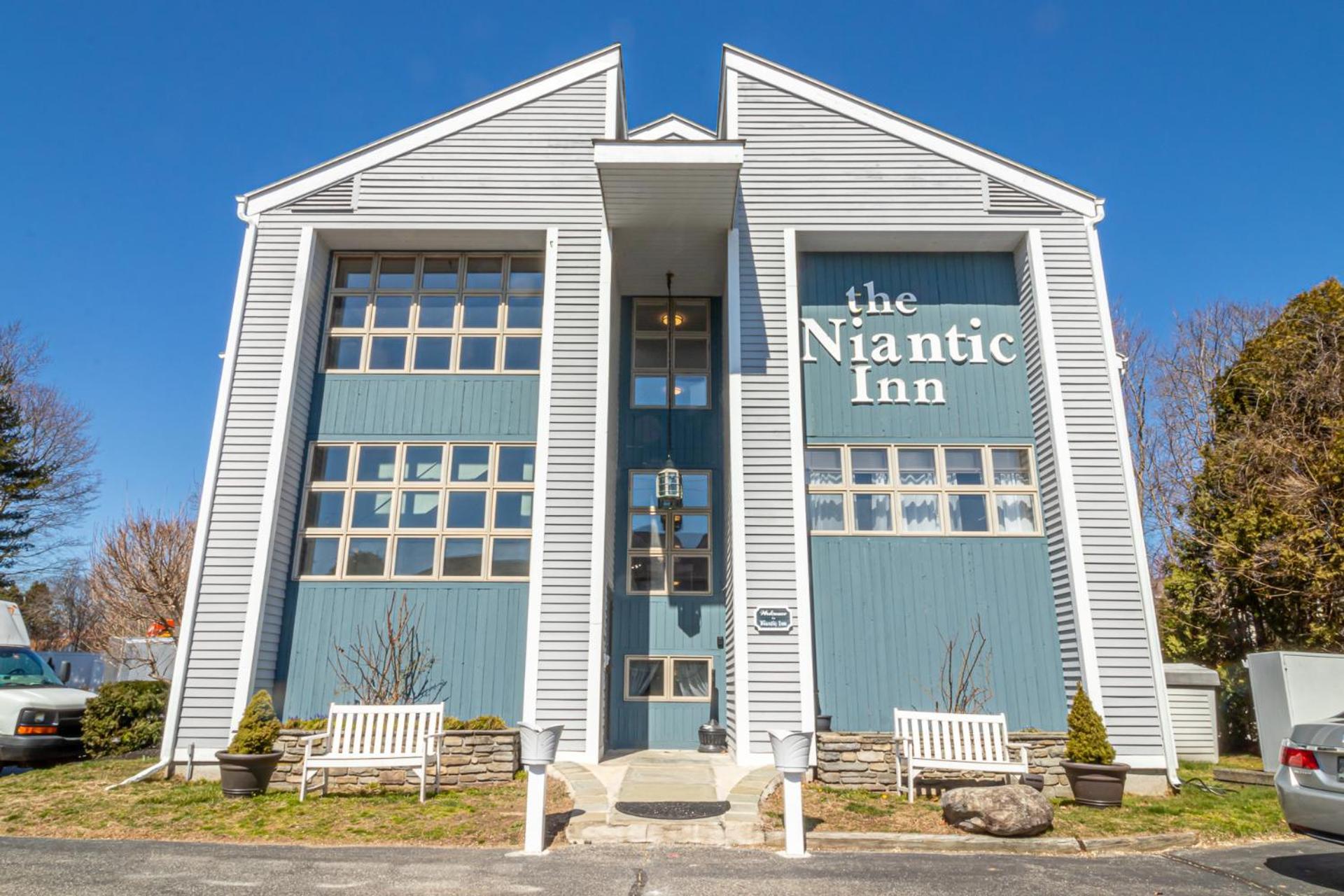 The Niantic Inn Bagian luar foto